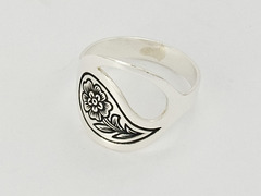 Серебряное кольцо  с прорезью и черневым узором «Каприз»